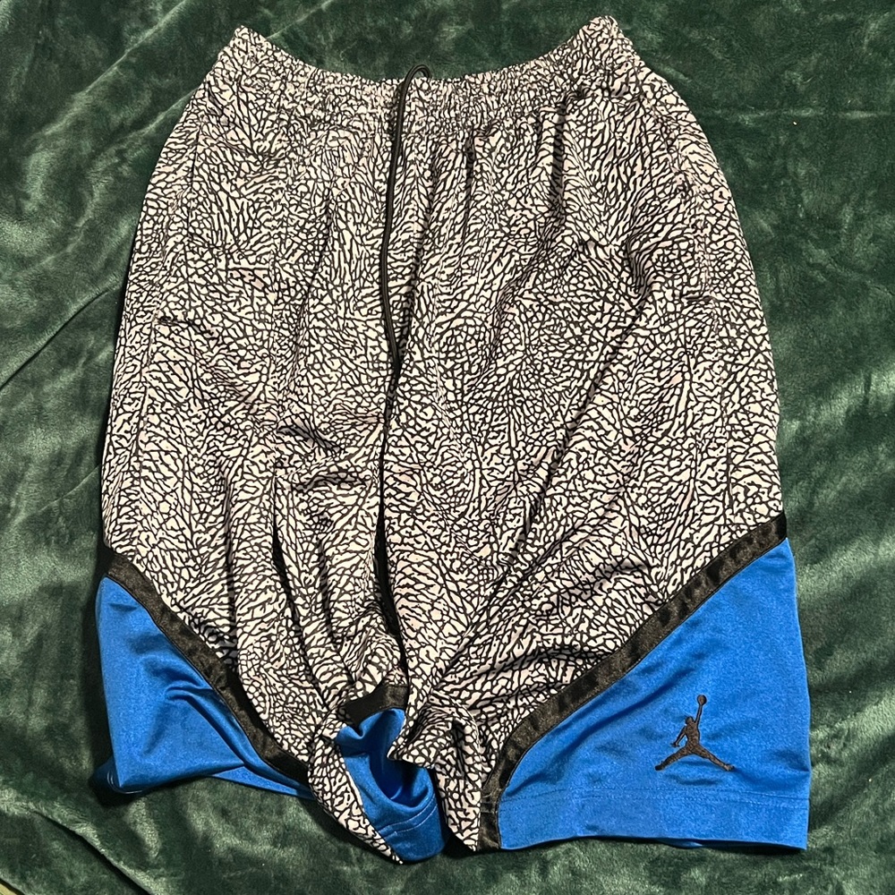 Nike | Air Jordan | 11” Inseam Basketball Shorts | Mens | Medium